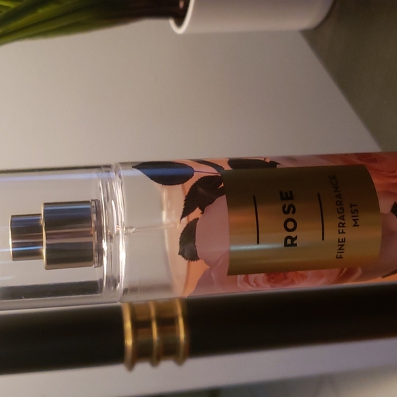 ๐น Rose fine fragrance mist from bath and body works - Picture 2 of 6
